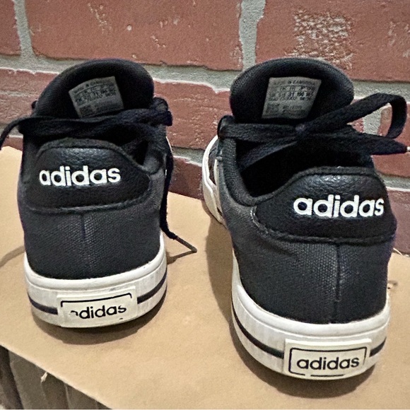 Adidas little boys 3 stripe canvas sneakers black w/white stripes - Picture 4 of 6